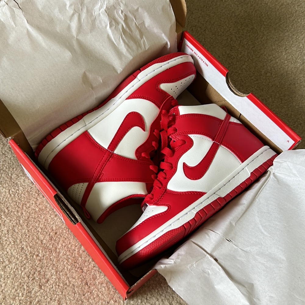 Nike Dunk High White / University Red Size 4.5 Y = 6 W